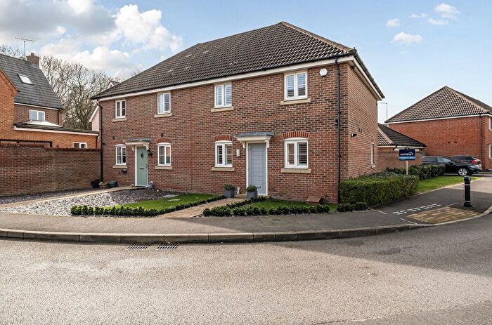 3 Bedroom Semi Detached House For Sale In Butler Drive, Bracknell, Berkshire, RG12