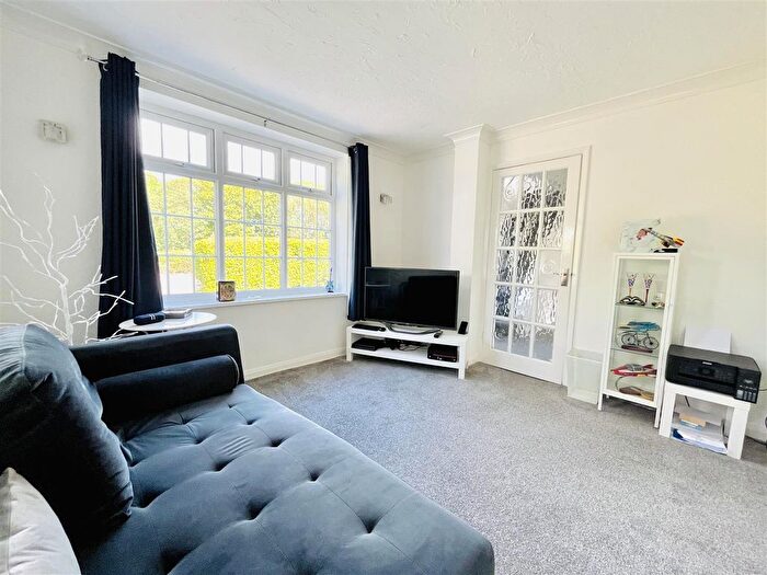 3 Bedroom Detached House For Sale In De Quincey Road, West Timperley, Altrincham, WA14