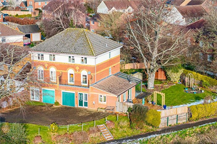 4 Bedroom Semi-Detached House For Sale In Willow Drive, Devizes, Wiltshire, SN10