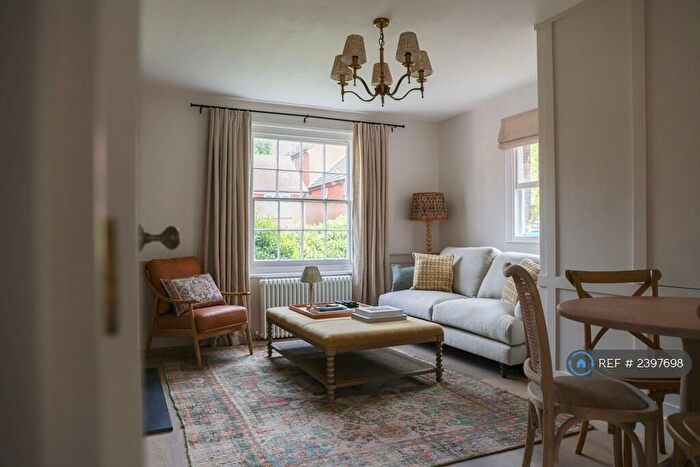 3 Bedroom Flat To Rent In High Street, Harpenden, AL5