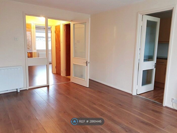 1 Bedroom Flat To Rent In Garrick Crescent, East Croydon, CR0