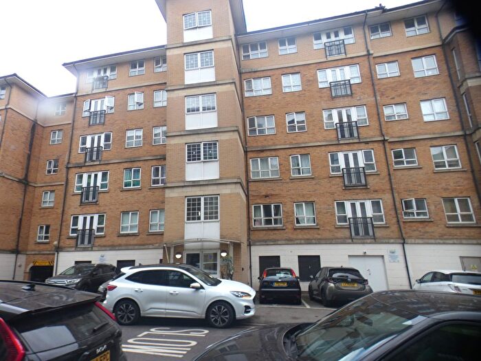 1 Bedroom Flat To Rent In Rookery Way, London, NW9