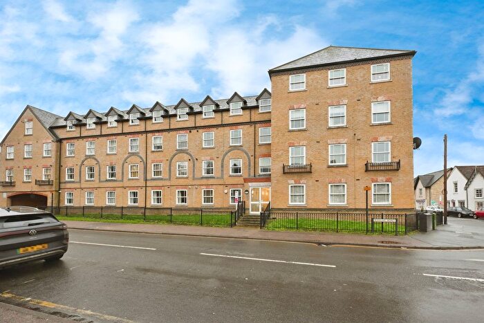 2 Bedroom Flat For Sale In Bowsher Court, Ware, SG12