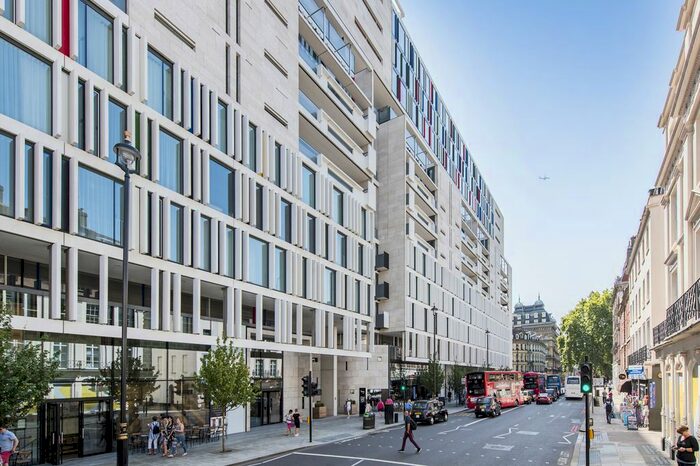 Studio To Rent In Buckingham Palace Road, London, SW1W