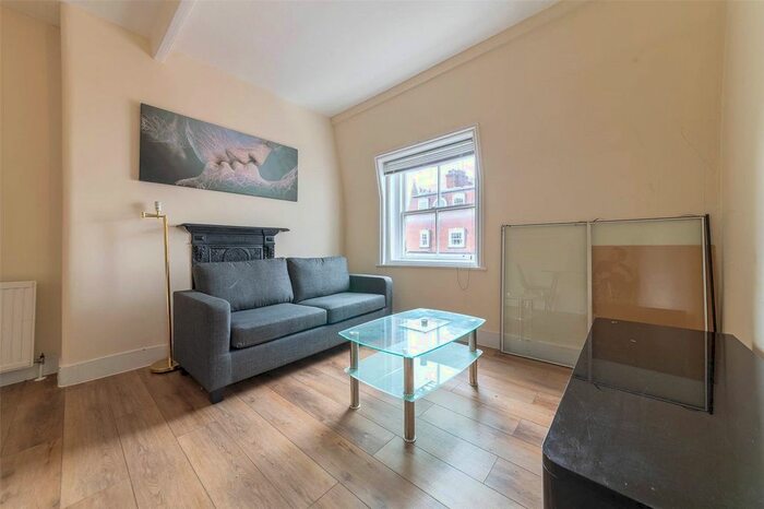 2 Bedroom Flat To Rent In Cavendish Building, Gilbert Street, London, W1K