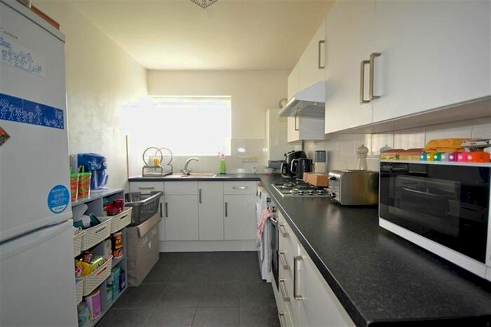 2 Bedroom Flat For Sale In Kingsway, Selsey, West Sussex, PO20