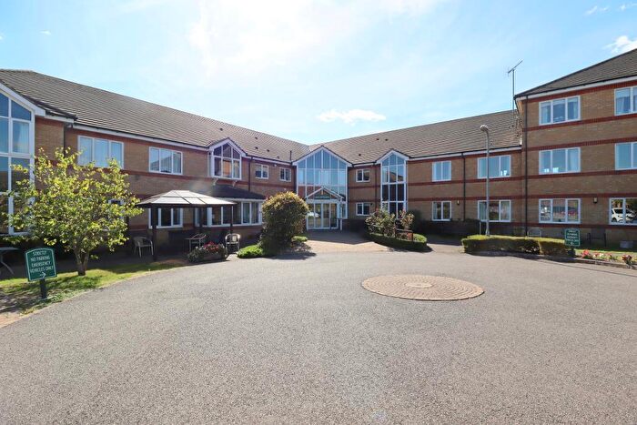 2 Bedroom Apartment For Sale In Bushmead Court, Bushmead, Luton, Bedfordshire, LU2