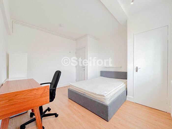 3 Bedroom Flat To Rent In Lorraine Court, Clarence Way, London, NW1