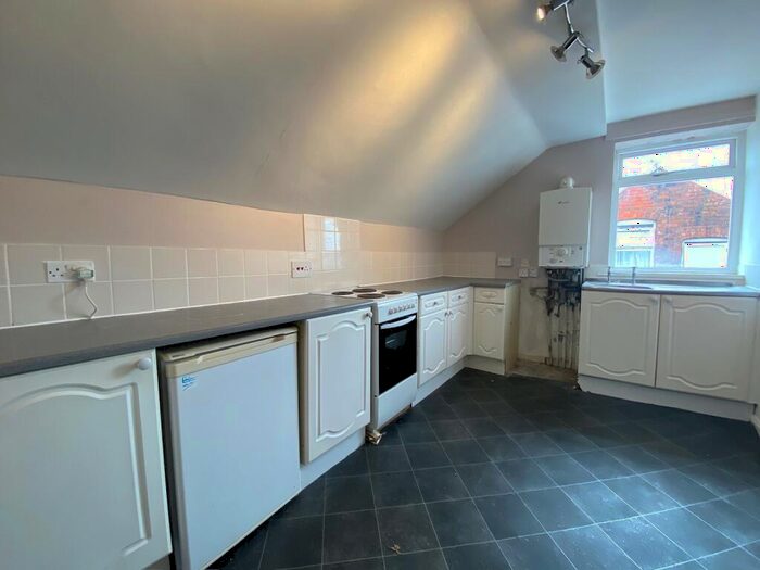 2 Bedroom Flat To Rent In Avondale Road, Southport, Merseyside., PR9