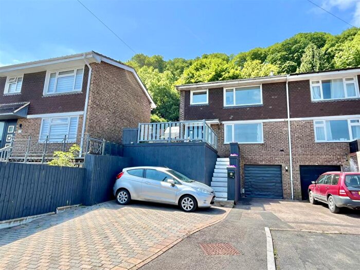 3 Bedroom Semi-Detached House For Sale In Ash Grove, Mitcheldean, GL17