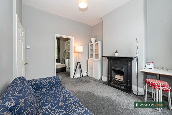 2 Bedroom Flat To Rent In Becklow Road, Shepherds Bush, W12