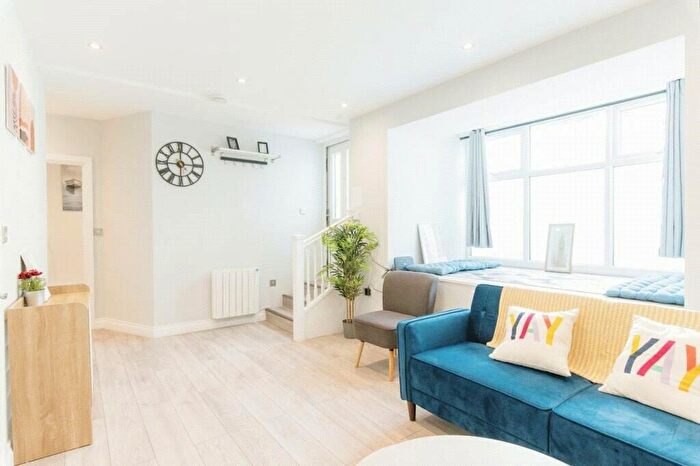 1 Bedroom Apartment For Sale In Foxberry Road, London, SE4