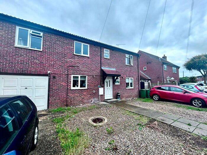 5 Bedroom Semi-Detached House For Sale In Spruce Avenue, Ormesby, Great Yarmouth, NR29