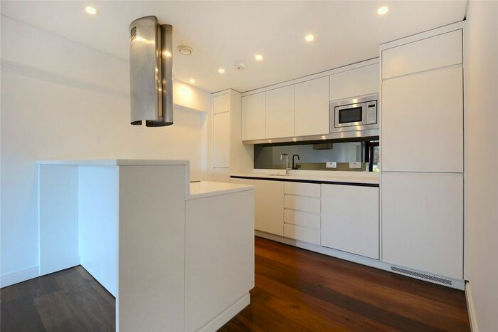 2 Bedroom Flat To Rent In Frobisher Crescent, Cripplegate, EC2Y