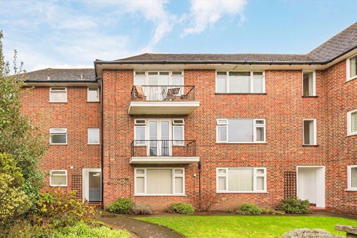 2 Bedroom Flat For Sale In Queens Walk, Ealing, W5