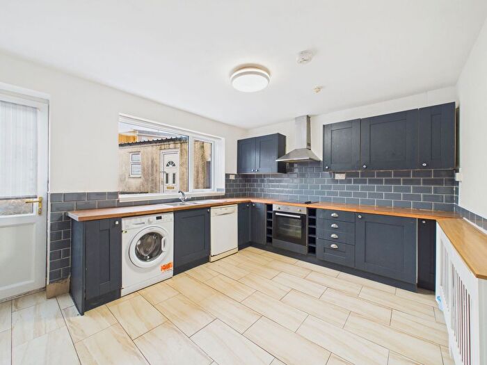 3 Bedroom Semi-Detached House To Rent In Crwys Terrace, Penlan, SA5
