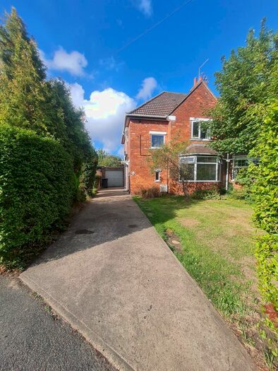 3 Bedroom Semi-Detached House To Rent In Byron Avenue, Lincoln, LN2