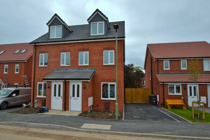 3 Bedroom Semi-Detached House To Rent In Turret Avenue, Warblington, PO9