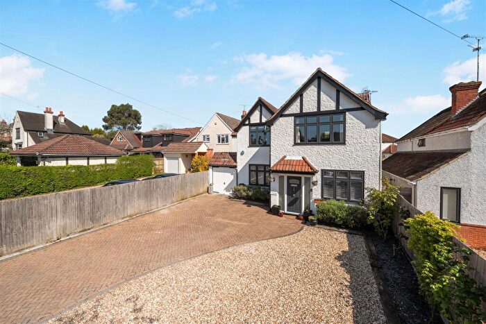 4 Bedroom Detached House For Sale In Reading Road, Wokingham, Berkshire, RG41