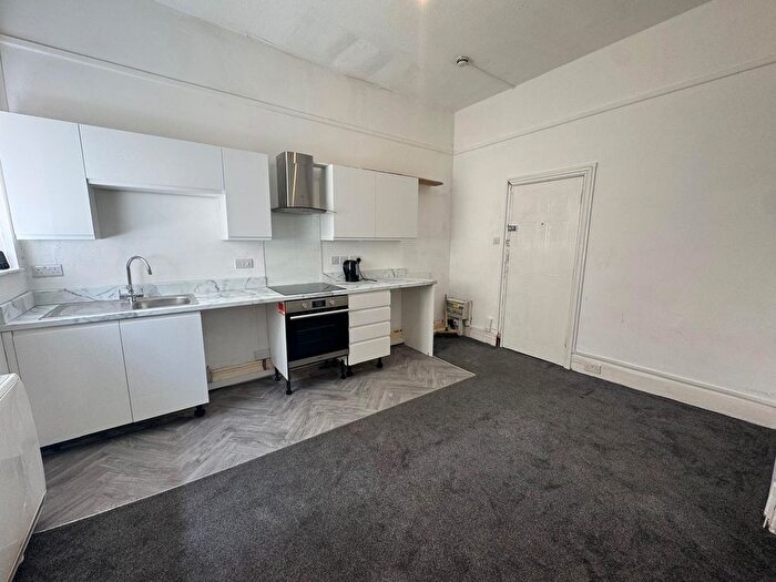 Studio To Rent In Abbey Road, Torquay, TQ2