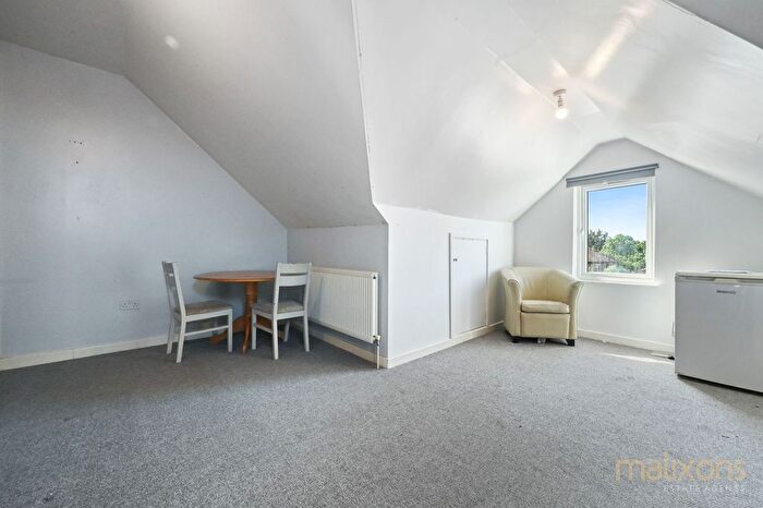 1 Bedroom Flat To Rent In Woodmere Avenue, Croydon, CR0