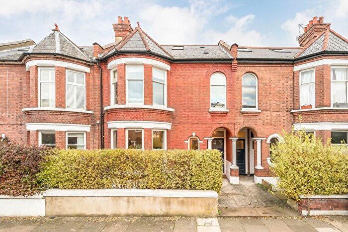 2 Bedroom Flat For Sale In Glenfield Road, Balham, SW12