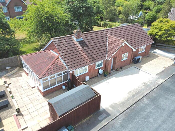 3 Bedroom Bungalow For Sale In Byron Close, Newbury, RG14