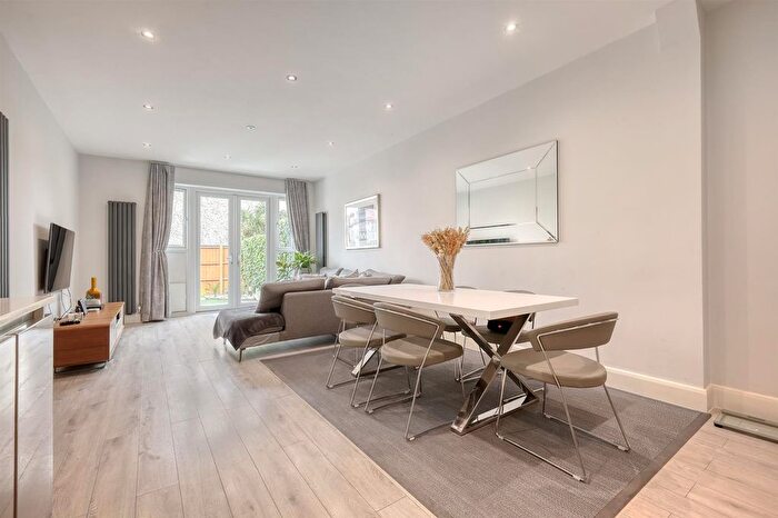 3 Bedroom Flat For Sale In Dudden Hill Lane, Gladstone Park, NW10