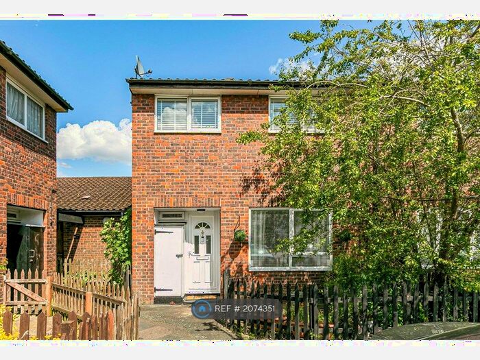 3 Bedroom End Of Terrace House To Rent In Dunbar Court, Walton-On-Thames, KT12