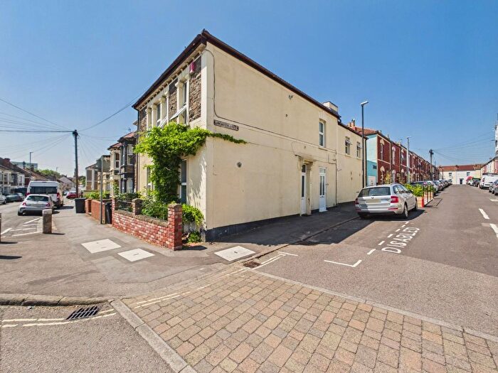 2 Bedroom Flat For Sale In Avonvale Road, Redfield, Bristol, BS5