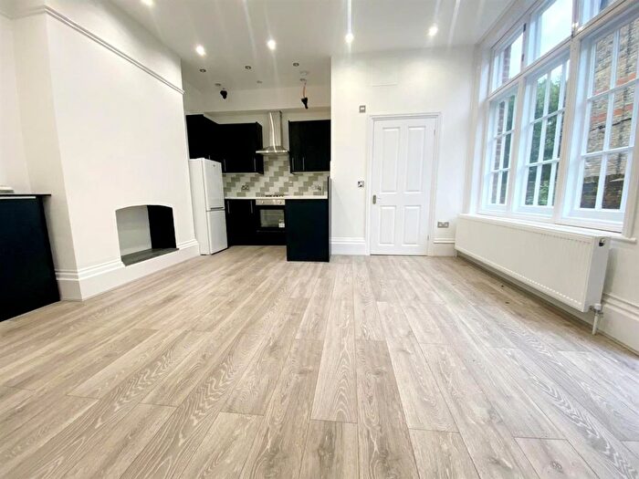 2 Bedroom Flat To Rent In Maidstone Road, Rochester, ME1