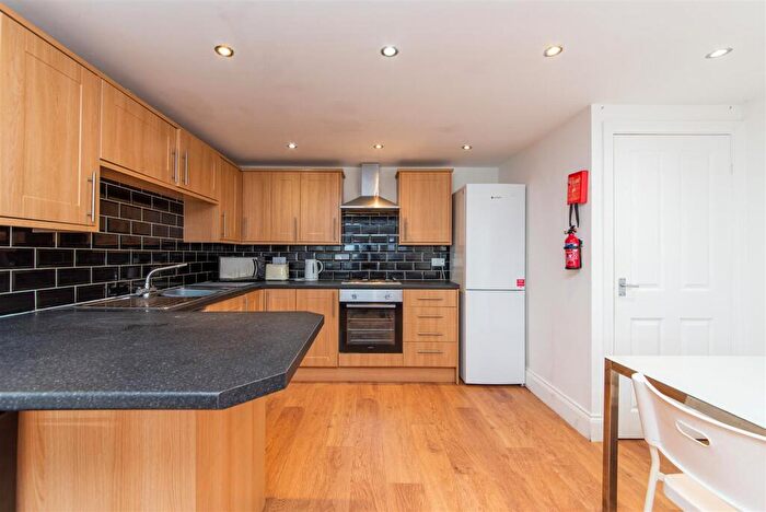 5 Bedroom Apartment To Rent In Grosvenor House, Jesmond, Newcastle Upon Tyne, NE2