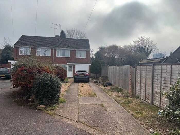 3 Bedroom Semi Detached House To Rent In Stoneways Close, Luton, LU4