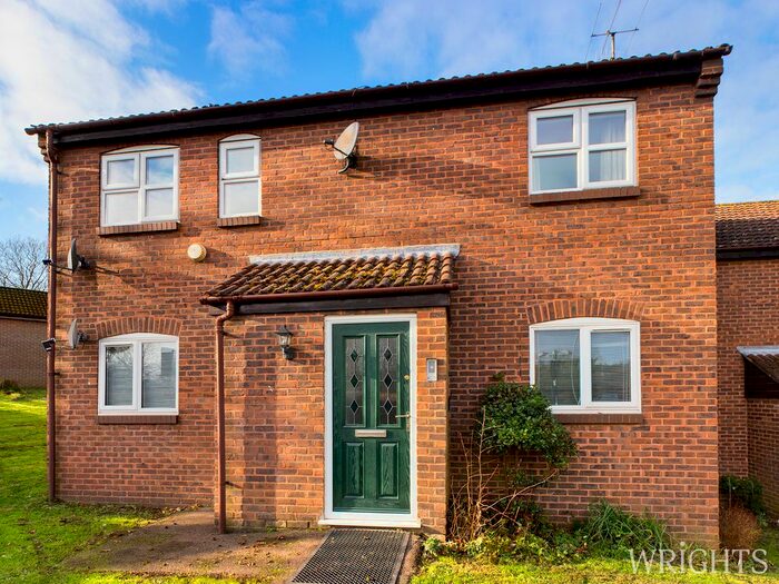 2 Bedroom Maisonette To Rent In Parkside, Welwyn, AL6