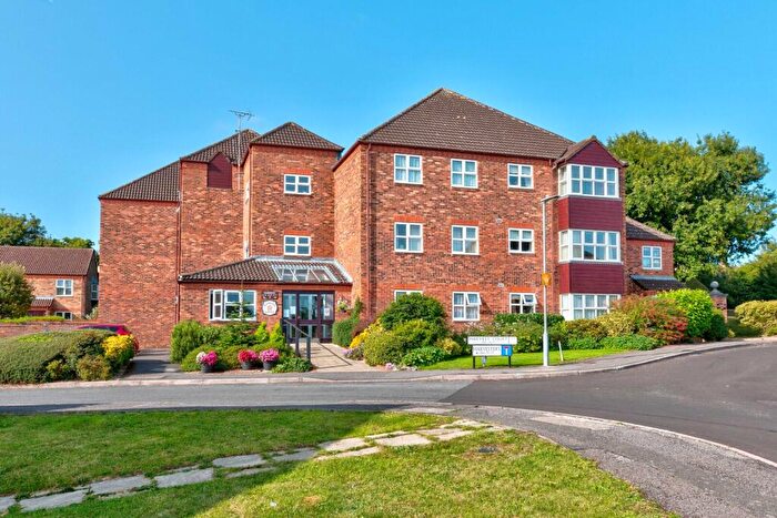 2 Bedroom Apartment For Sale In Harvest Court, Harvesters, St. Albans, Hertfordshire, AL4