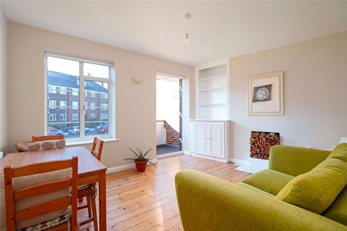 2 Bedroom Flat To Rent In The Limes, Limes Gardens, London, SW18