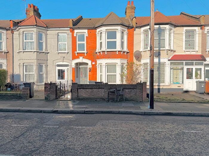 3 Bedroom Terraced House For Sale In Clandon Road, Ilford, IG3