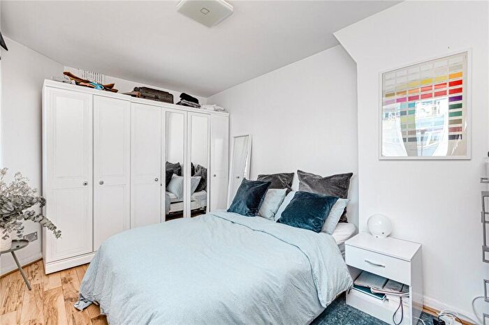 2 Bedroom Flat To Rent In Blake House, York Road, SW11