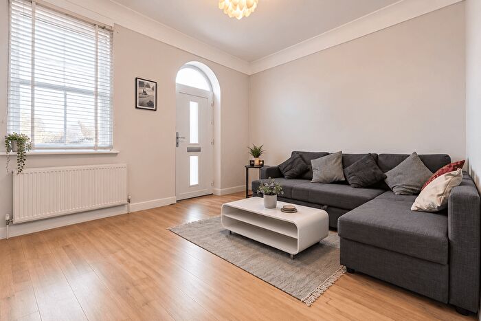 2 Bedroom Flat To Rent In Milton Rd, Hanwell, W7