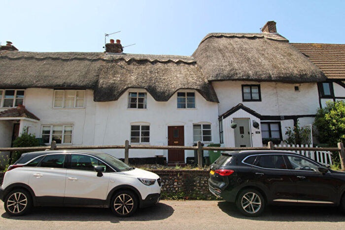 2 Bedroom Cottage For Sale In Winchester Street, Overton, Hampshire, RG25
