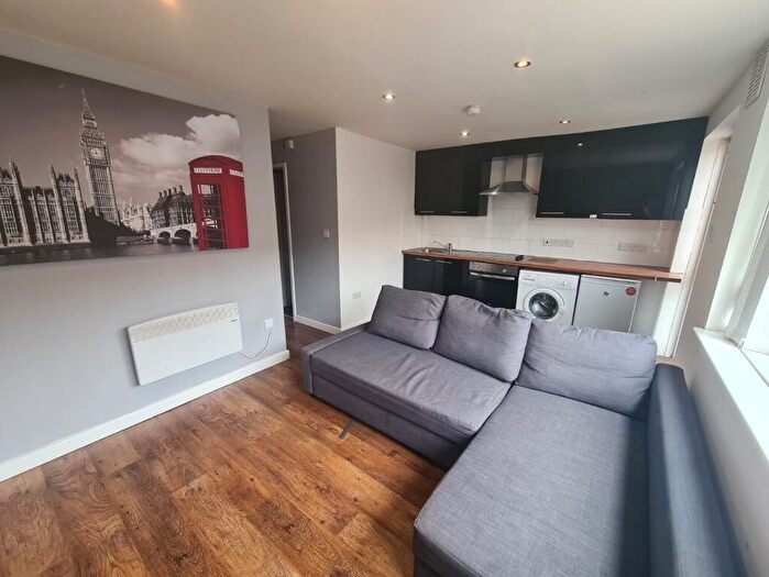 1 Bedroom Flat To Rent In Woodsley Road, Leeds, West Yorkshire, LS6