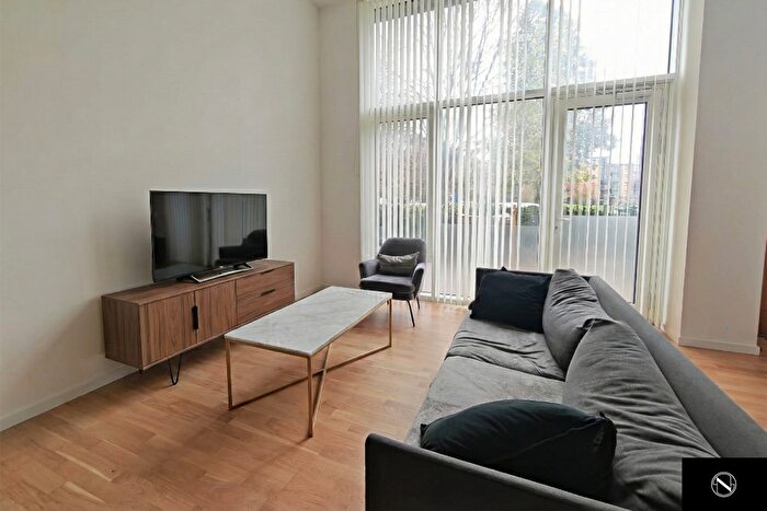 2 Bedroom Flat For Sale In Grove Street, London, SE8