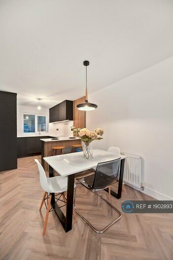 2 Bedroom Flat To Rent In Beckett Court, Nottingham, NG4