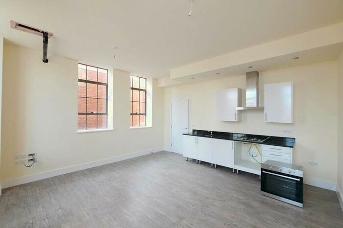 2 Bedroom Flat To Rent In South Street, Romford, Essex, RM1
