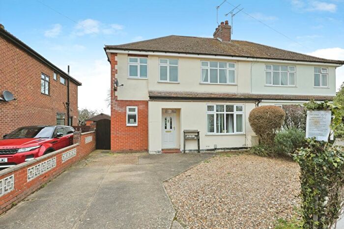 4 Bedroom Semi Detached House For Sale In Russell Avenue, Norwich, Norfolk, NR7