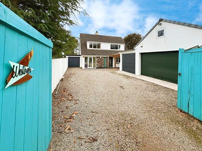 3 Bedroom Detached House For Sale In Detached House With Large Gardens, Leedstown, TR27