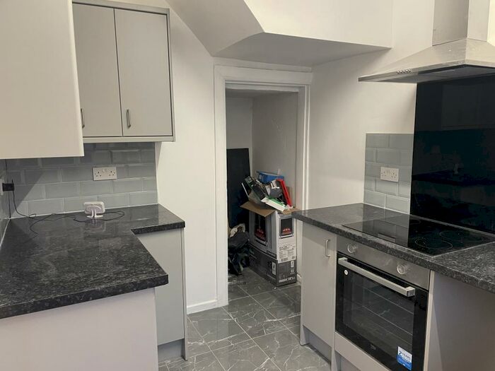 3 Bedroom House To Rent In Seventh Avenue, Forest Town, NG19