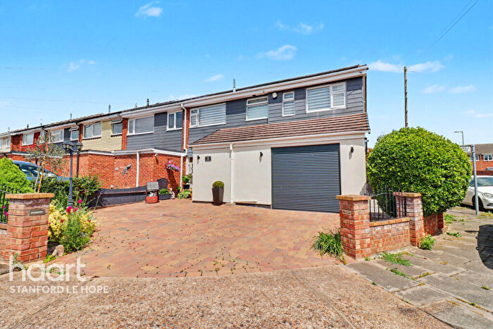 5 Bedroom End Of Terrace House For Sale In Howell Road, Stanford-Le-Hope, SS17