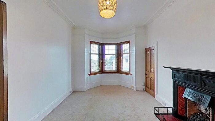 3 Bedroom Flat To Rent In Lanark Road West, Edinburgh, EH14