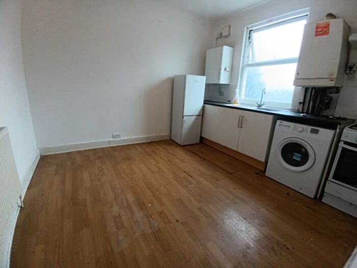 2 Bedroom Flat To Rent In Leigh Road, E6
